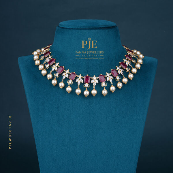 PEARLS SHORT NECKLACE
