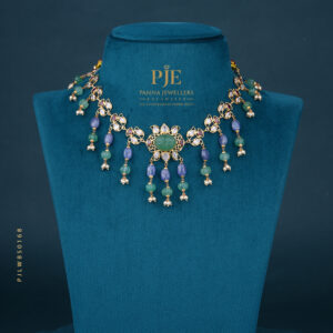 PEARLS SHORT NECKLACE