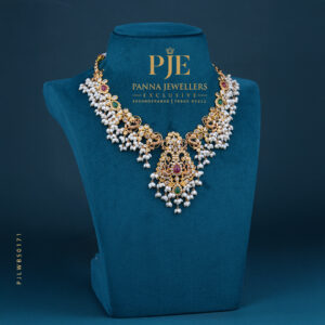 PEARLS SHORT NECKLACE