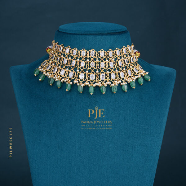 PEARLS SHORT NECKLACE
