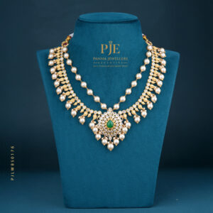 PEARLS SHORT NECKLACE