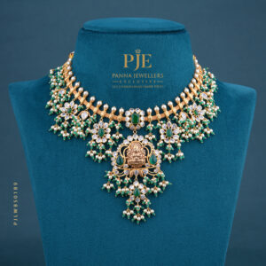 PEARLS SHORT NECKLACE