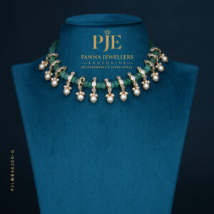 PEARLS SHORT NECKLACE