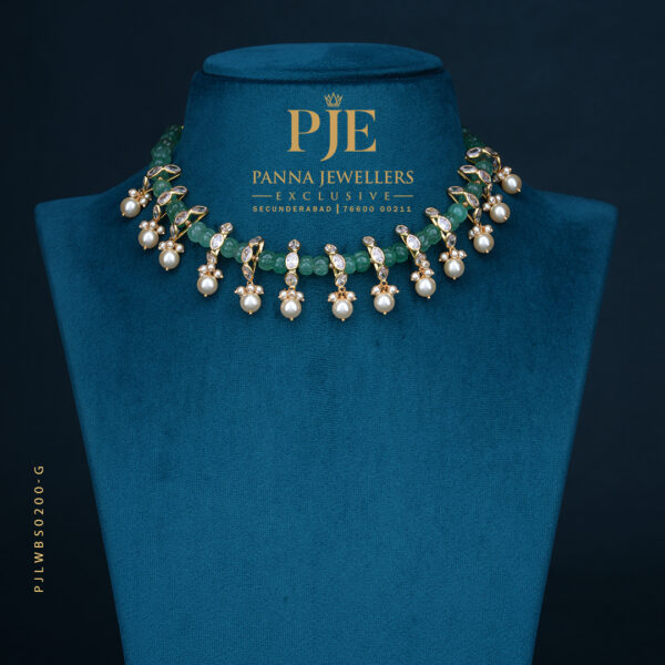 PEARLS SHORT NECKLACE
