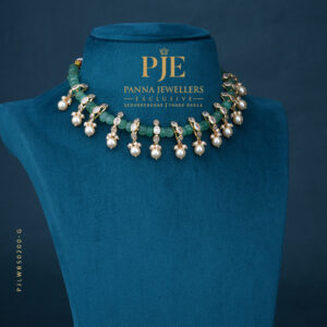 PEARLS SHORT NECKLACE