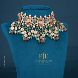 PEARLS SHORT NECKLACE