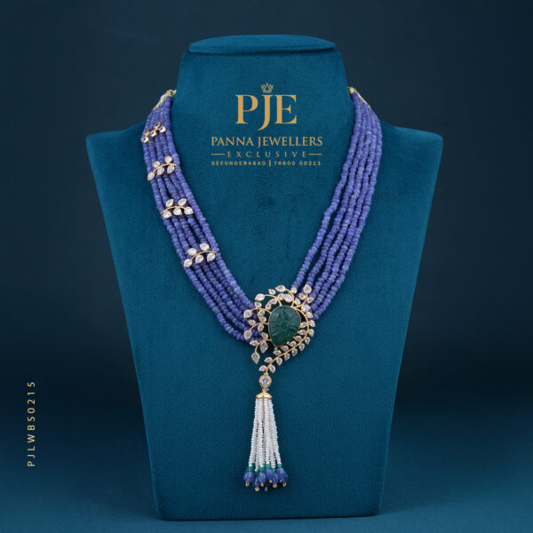 PEARLS SHORT NECKLACE