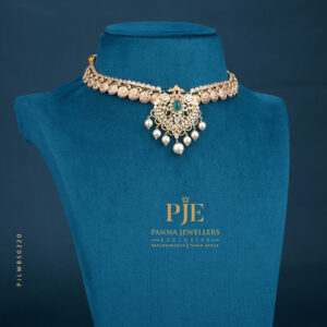 PEARLS SHORT NECKLACE