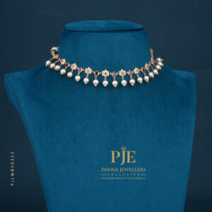 PEARLS SHORT NECKLACE