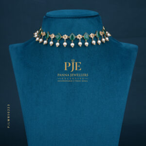 PEARLS SHORT NECKLACE