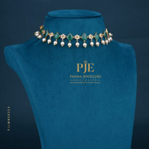 PEARLS SHORT NECKLACE