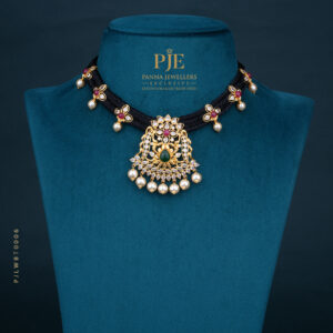 BLACK THREAD NECKLACE