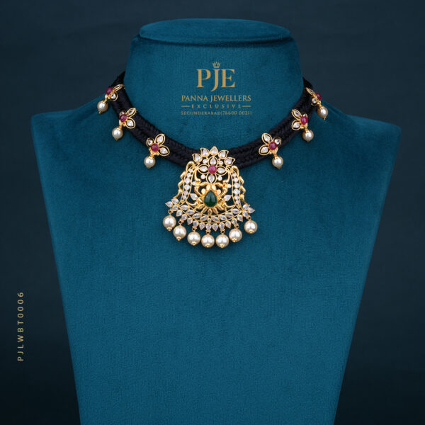 BLACK THREAD NECKLACE