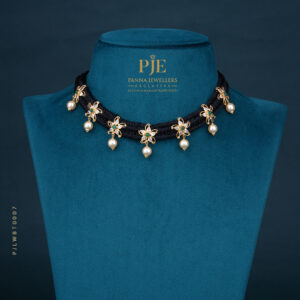 BLACK THREAD NECKLACE