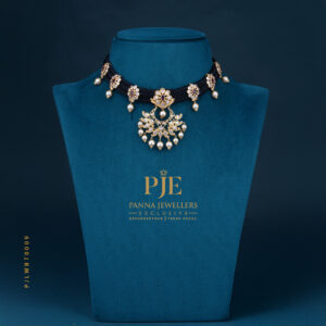 BLACK THREAD NECKLACE