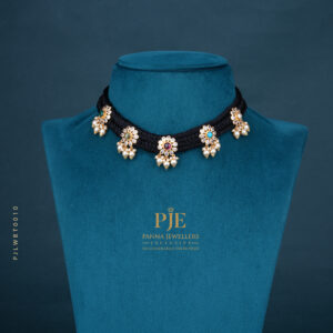 BLACK THREAD NECKLACE
