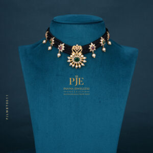 BLACK THREAD NECKLACE