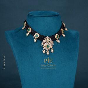 BLACK THREAD NECKLACE