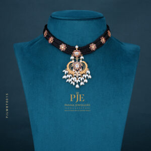 BLACK THREAD NECKLACE