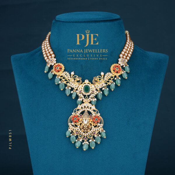 Pearls Short Necklace
