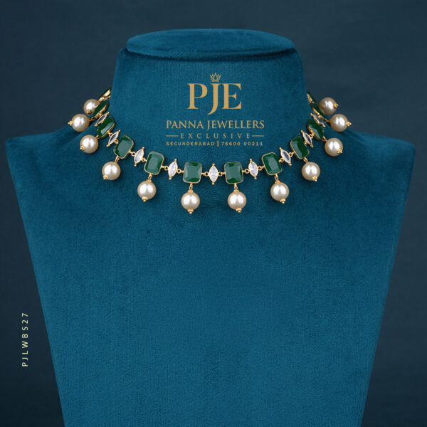 Pearls Short Necklace