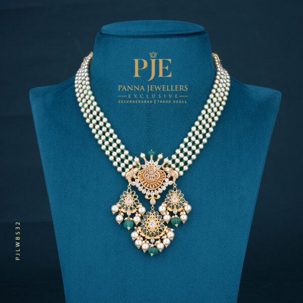 Pearls Short Necklace