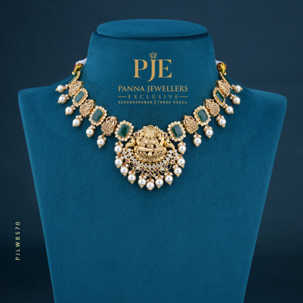 Pearls Short Necklace