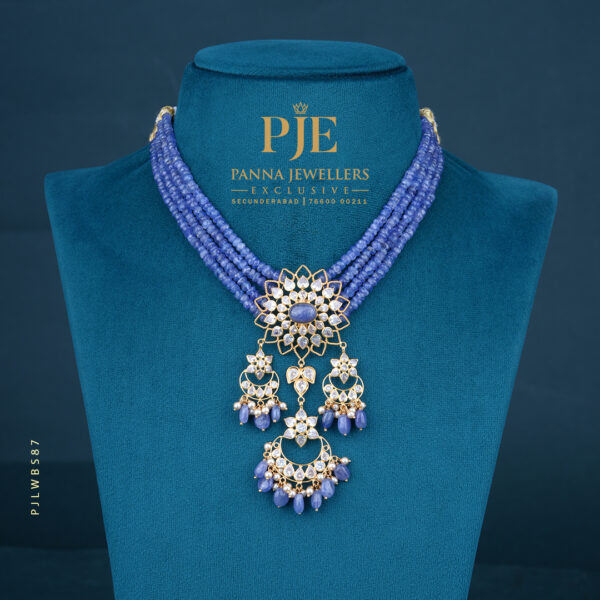 Pearls Short Necklace