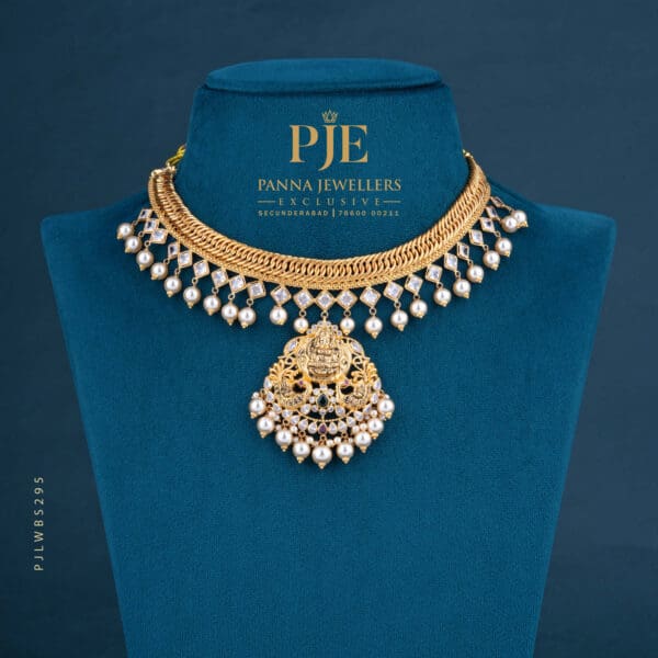 PEARLS SHORT NECKLACE | 23.63 grams