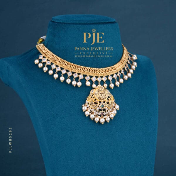 PEARLS SHORT NECKLACE | 23.63 grams