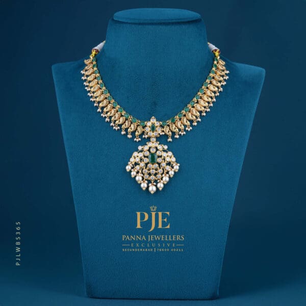 PEARLS SHORT NECKLACE | 22.52 grams