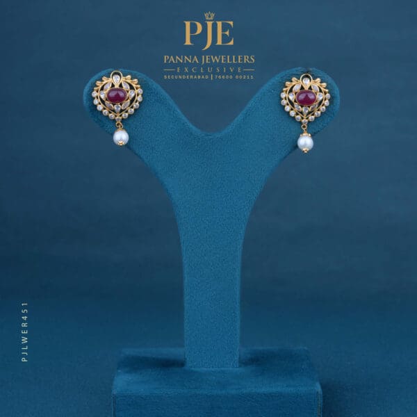 GOLD EARRINGS | 3.83 grams