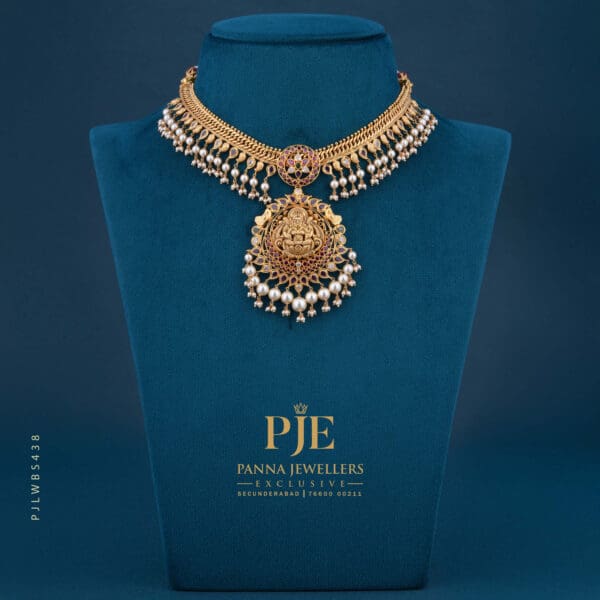 PEARLS SHORT NECKLACE | 25.32 grams